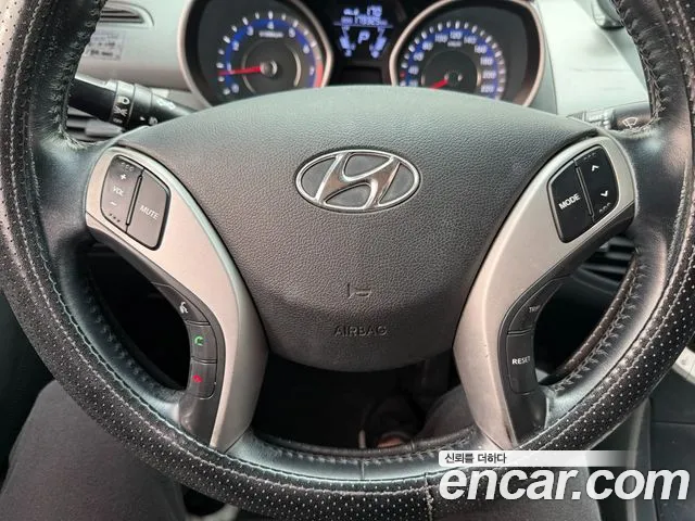 Hyundai Avante — фото 10
