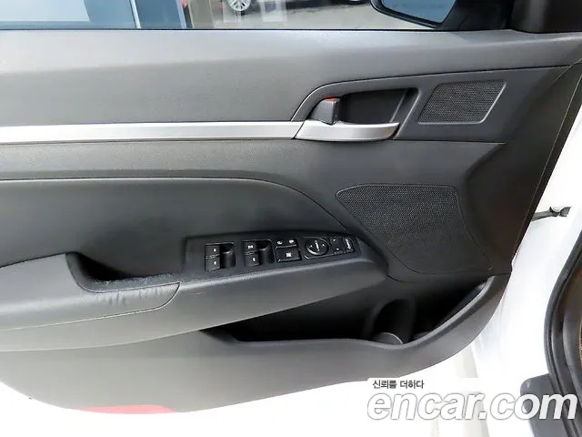 Hyundai Avante — фото 13