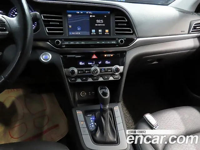 Hyundai Avante — фото 18
