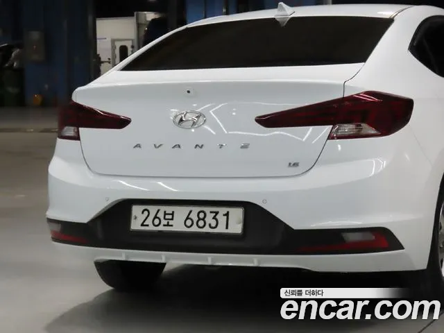 Hyundai Avante — фото 19