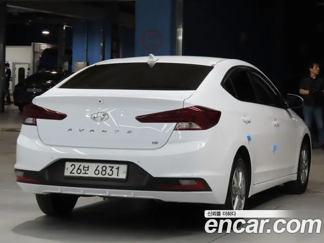 Hyundai Avante — фото 2