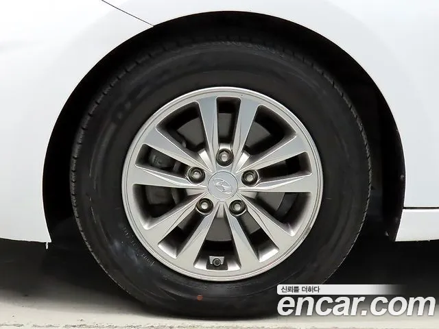 Hyundai Avante — фото 5