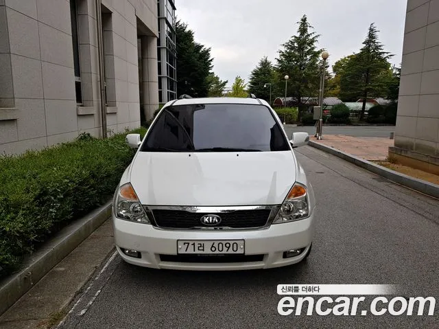 Kia Carnival — фото 1