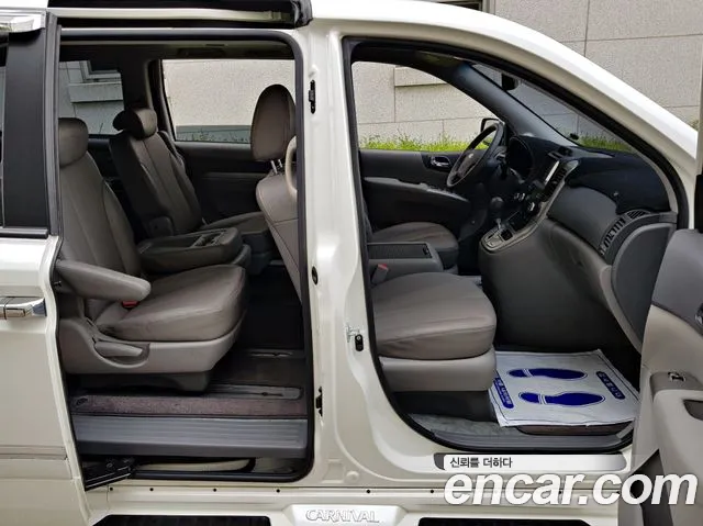 Kia Carnival — фото 11