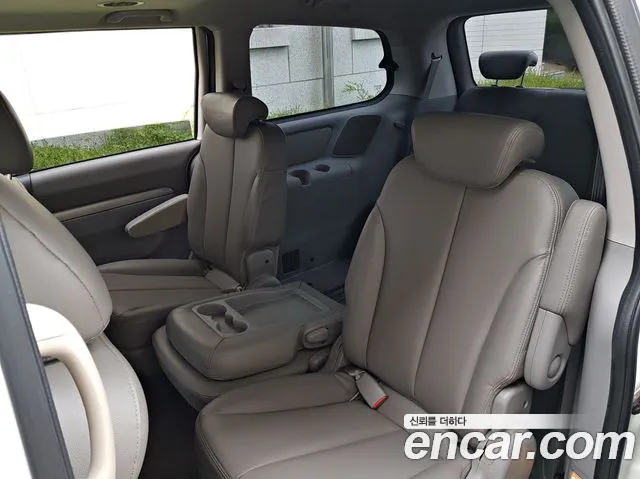 Kia Carnival — фото 13