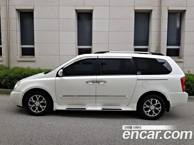 Kia Carnival — фото 3