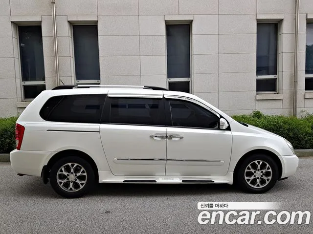 Kia Carnival — фото 4