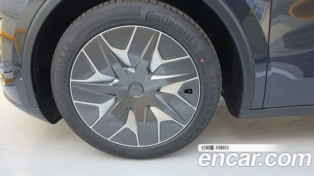 Tesla Model Y — фото 6