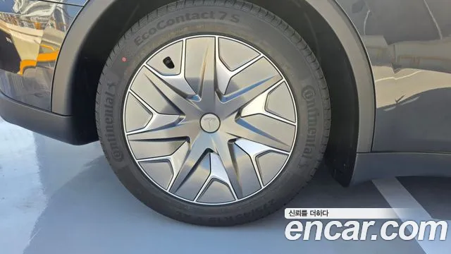 Tesla Model Y — фото 8