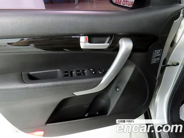 Kia Sorento — фото 12