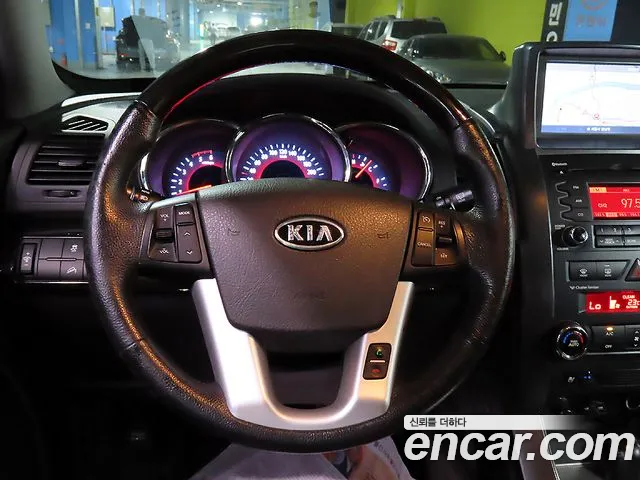 Kia Sorento — фото 14