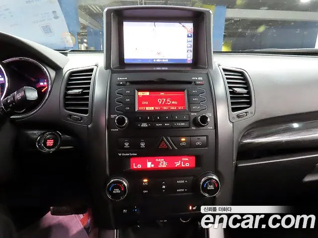 Kia Sorento — фото 16