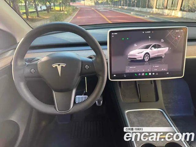 Tesla Model Y — фото 12