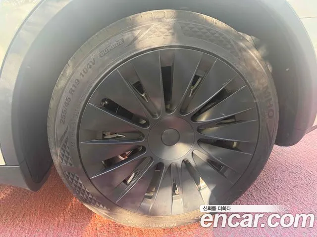 Tesla Model Y — фото 17
