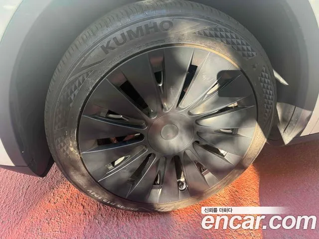 Tesla Model Y — фото 18