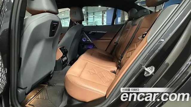 BMW i5 — фото 11