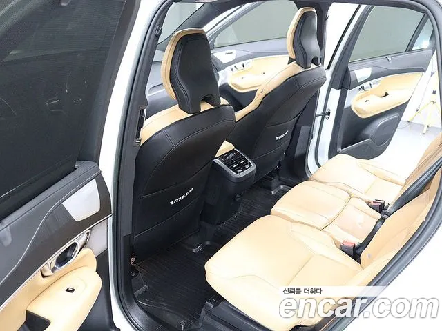 Volvo XC90 — фото 15