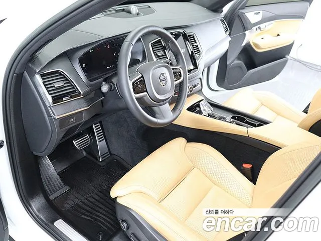 Volvo XC90 — фото 16
