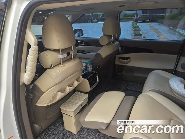 Kia Carnival — фото 13