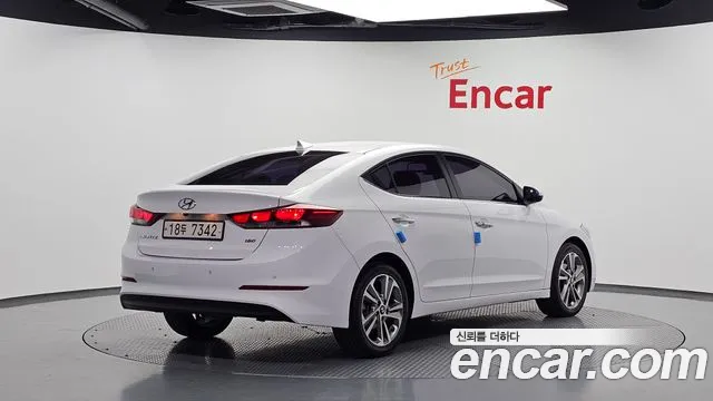 Hyundai Avante — фото 2