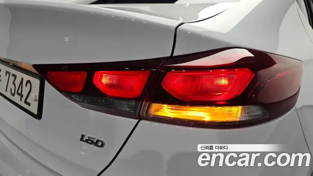 Hyundai Avante — фото 23