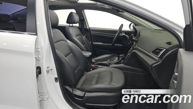 Hyundai Avante — фото 10