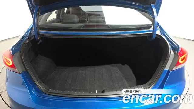 Hyundai Avante — фото 16