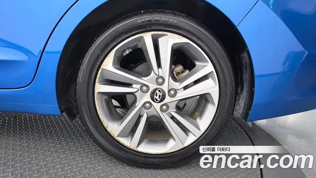 Hyundai Avante — фото 21