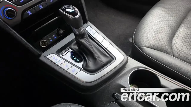 Hyundai Avante — фото 9