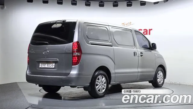 Hyundai Starex — фото 2