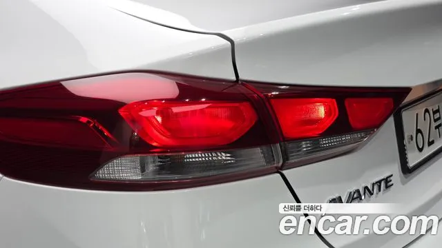 Hyundai Avante — фото 23