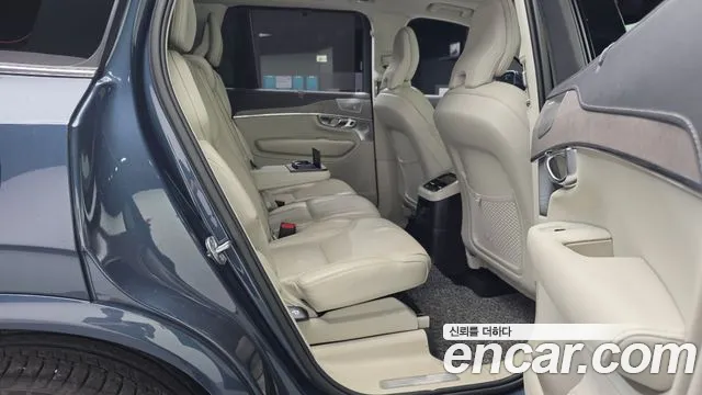 Volvo XC90 — фото 12