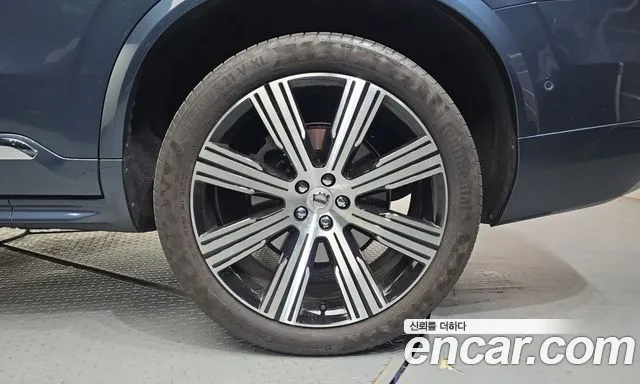 Volvo XC90 — фото 21