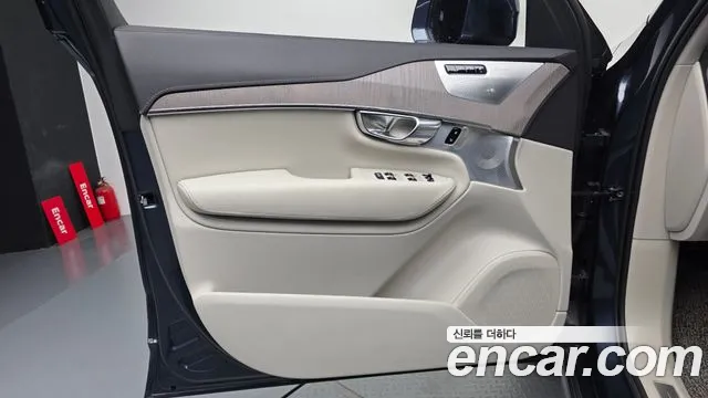 Volvo XC90 — фото 24