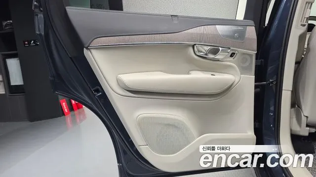 Volvo XC90 — фото 25