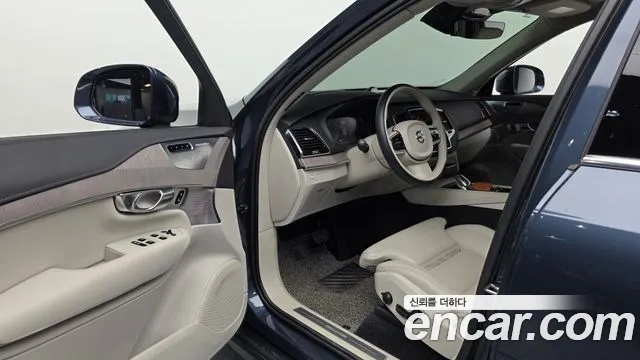 Volvo XC90 — фото 10