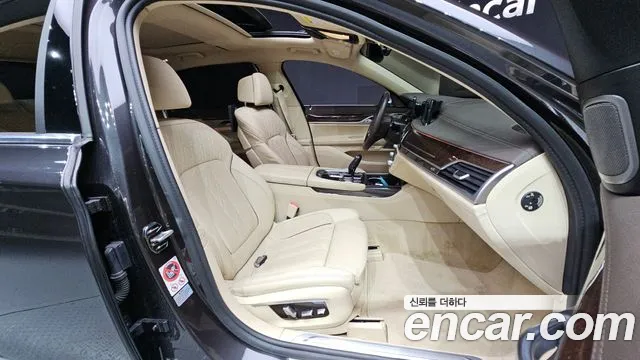 BMW 7-Series — фото 12