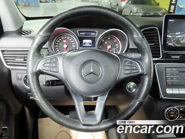 Mercedes-Benz GLE-Class — фото 14
