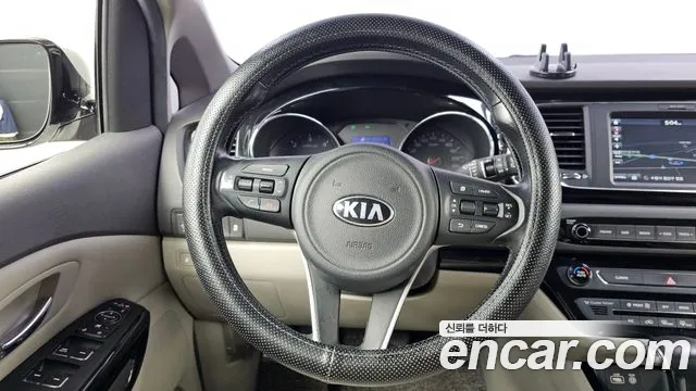 Kia Carnival — фото 13