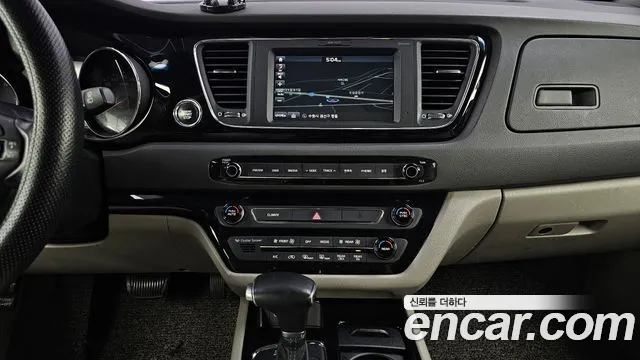 Kia Carnival — фото 15