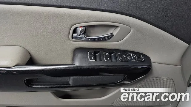 Kia Carnival — фото 30