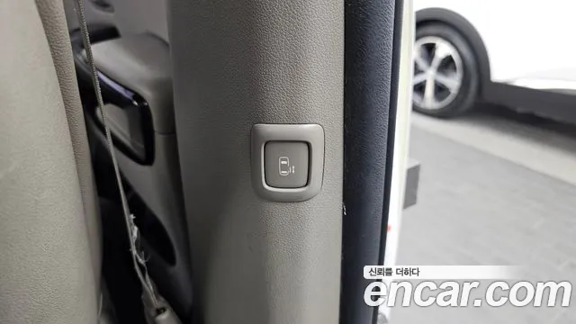 Kia Carnival — фото 31
