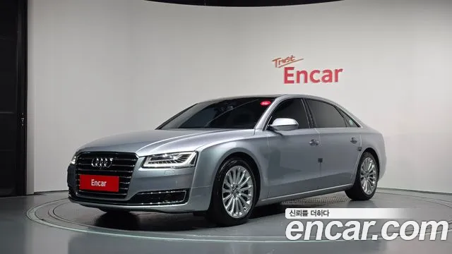 Audi A8 — фото 1