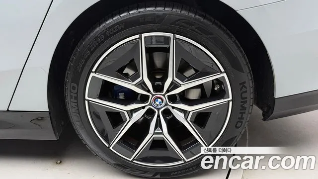 BMW 5-Series — фото 18