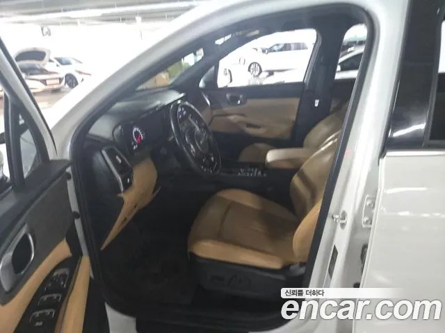 Kia Sorento — фото 9