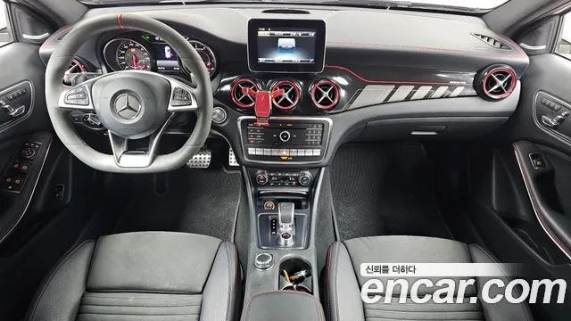 Mercedes-Benz GLA-Class — фото 6