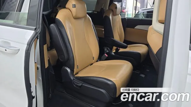Kia Carnival — фото 11