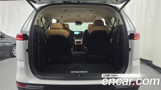 Kia Carnival — фото 17