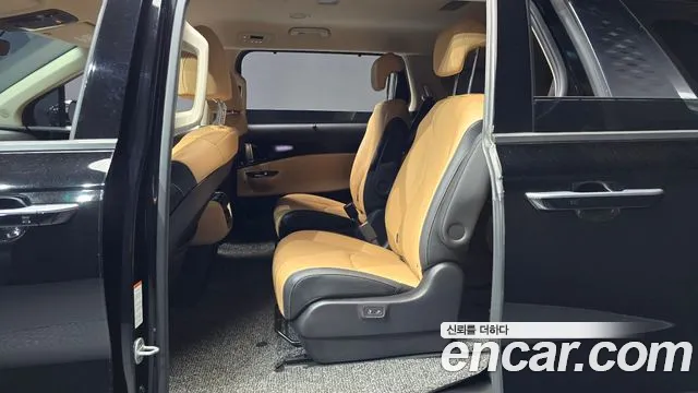 Kia Carnival — фото 12