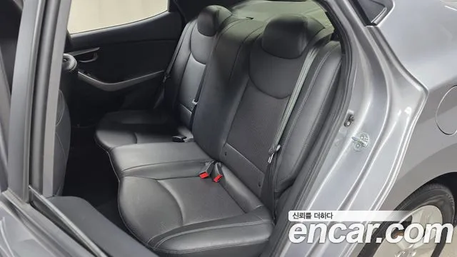Hyundai Avante — фото 11